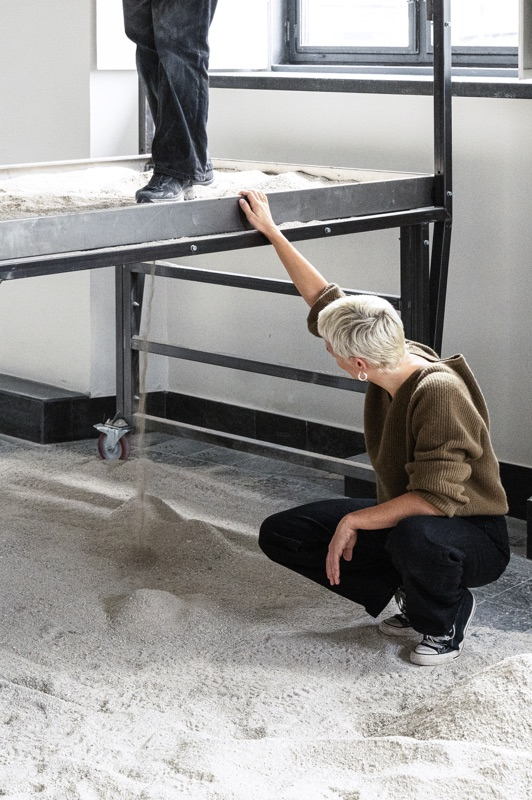 Invitert (6): Grainy showers Coarse base (i samarbeid med Andreas Tegnander) – Johanne Hestvold & Alexandra Hunts